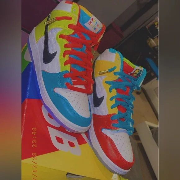 - Nike SB Dunk High “All Love”